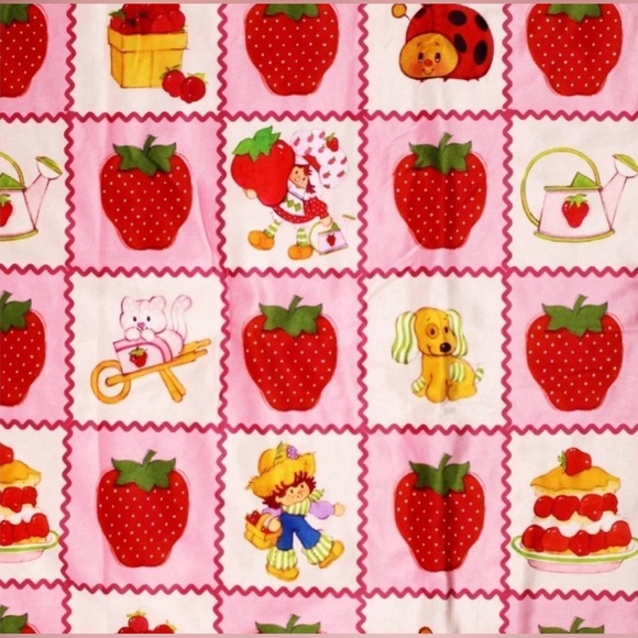 Strawberry Shortcake Blanket 🍓 - Picture 2 of 3